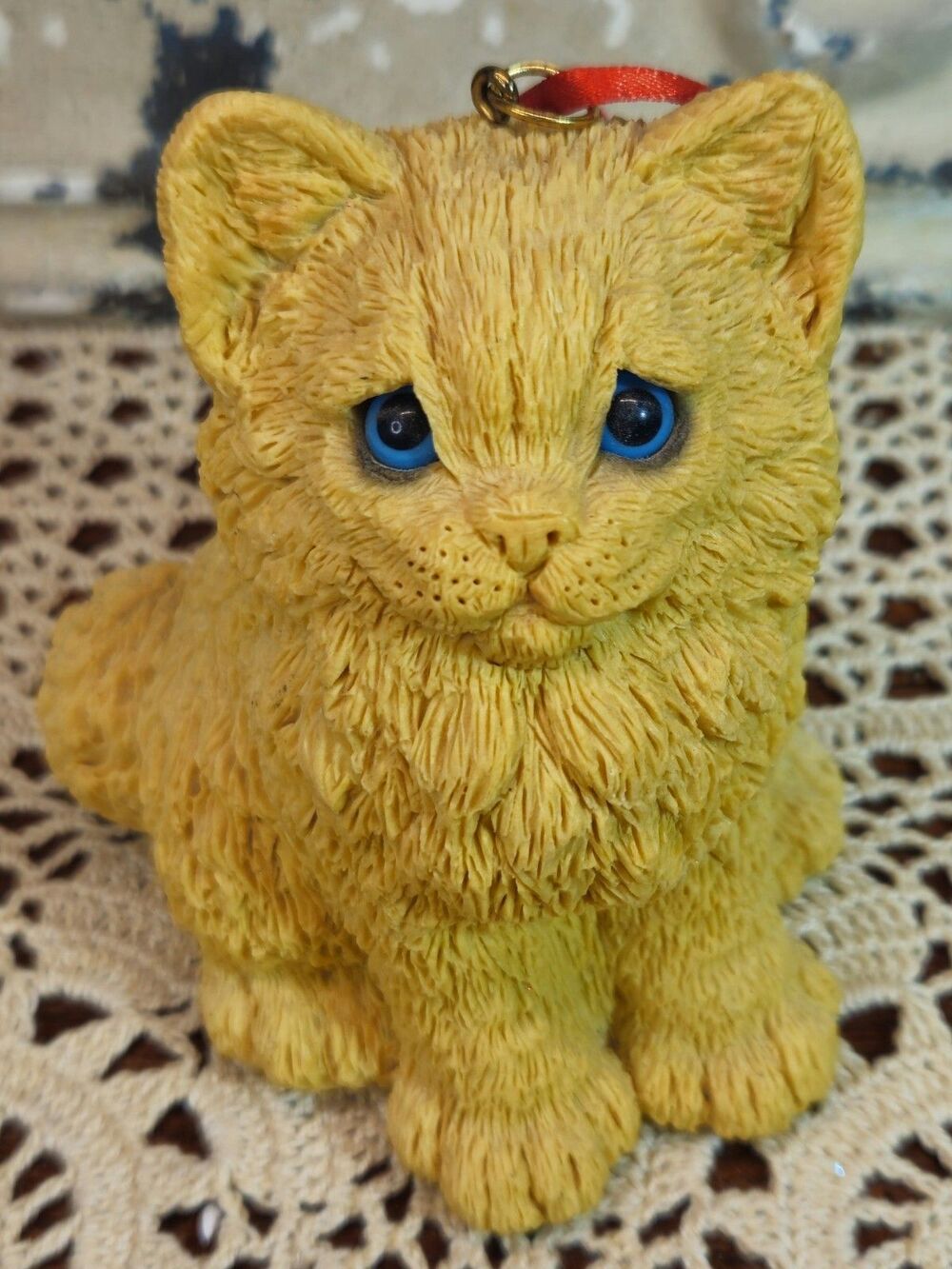 Vtg Yellow Kitten Cat w/ Blue Eyes Figurine Light Weight Resin Ornament 4.25"